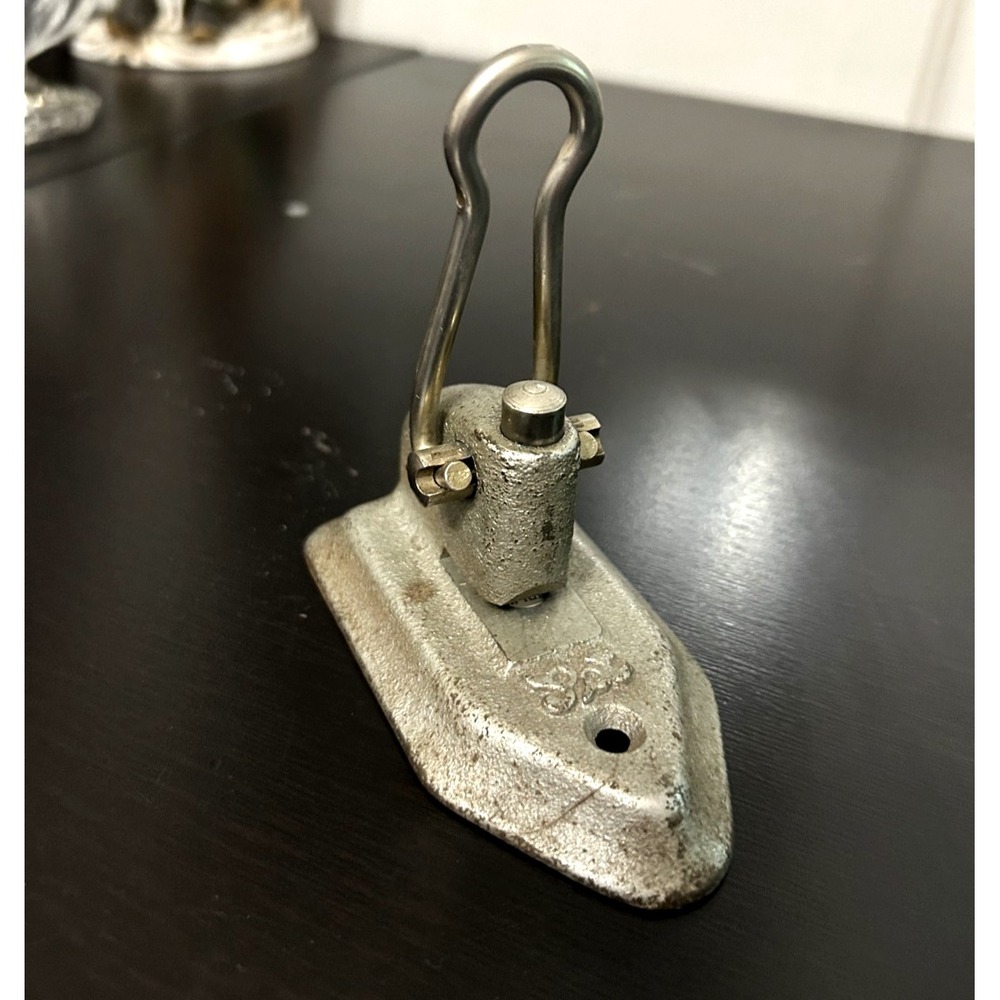 Vintage Wilson Jones PET No. 59 Cast Iron Single Hole Paper Punch Silver